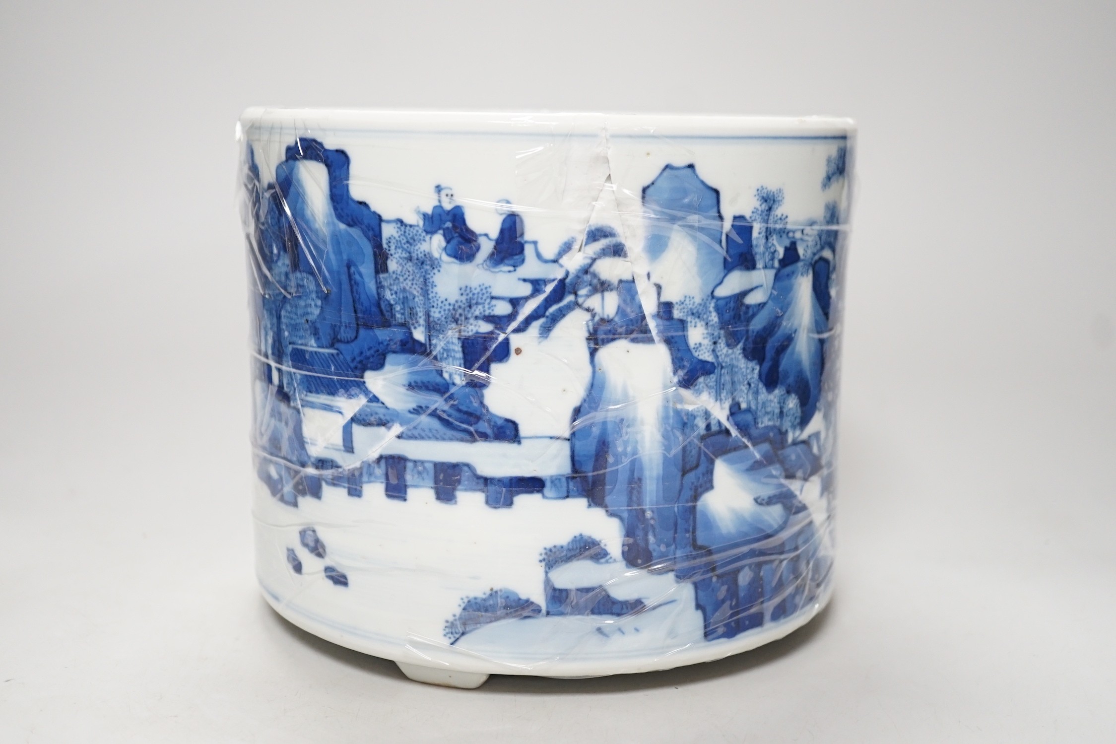 A Chinese blue and white brushpot a.f. 16cm